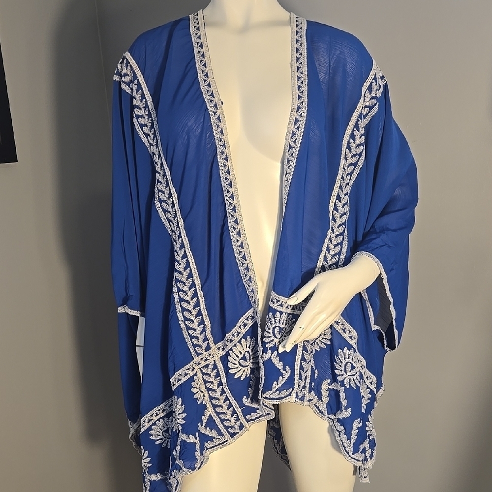 Liv Los Angeles Blue with White Embroidery Cover Up Size Medium
